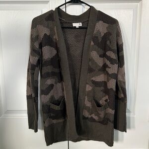 SO Women’s XS Green Camo Cardigan